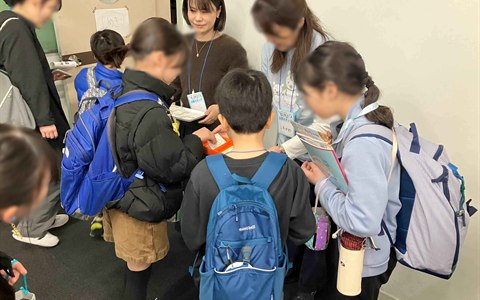 「学びのフェス2026春」のワークショップに参加した子供たち