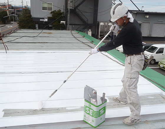 屋根への遮熱塗料の塗布